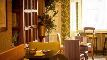 Se ofrece un desayuno continental (10 EUR por persona)