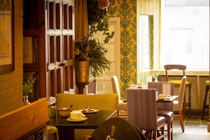 Café da manhã continental todos os dias (EUR 10 por pessoa)