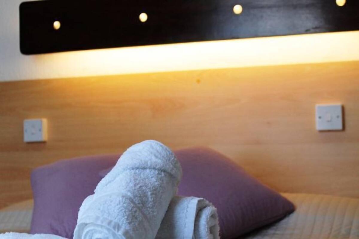 Premium bedding, desk, blackout curtains, free WiFi
