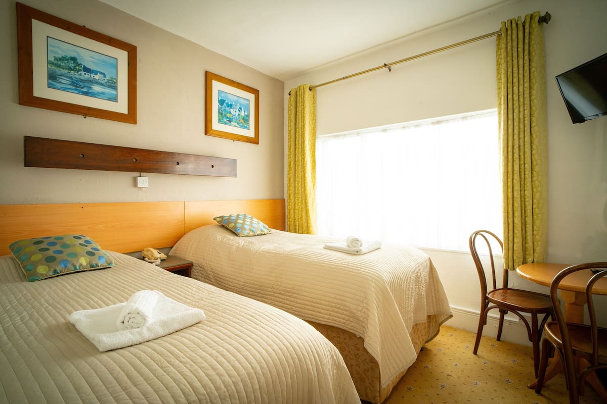 Premium bedding, desk, blackout curtains, free WiFi