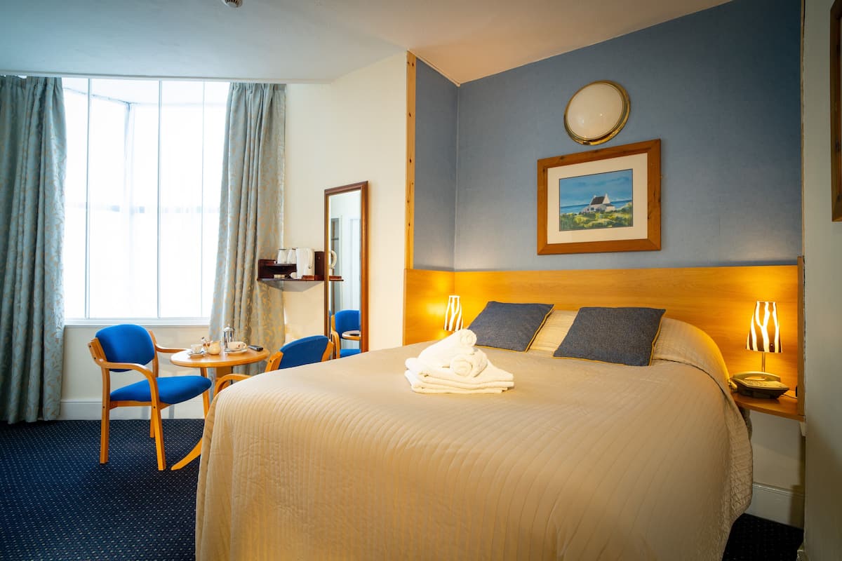 standard double room, non smoking | premium bedding, individually decorated, individually furnished, desk