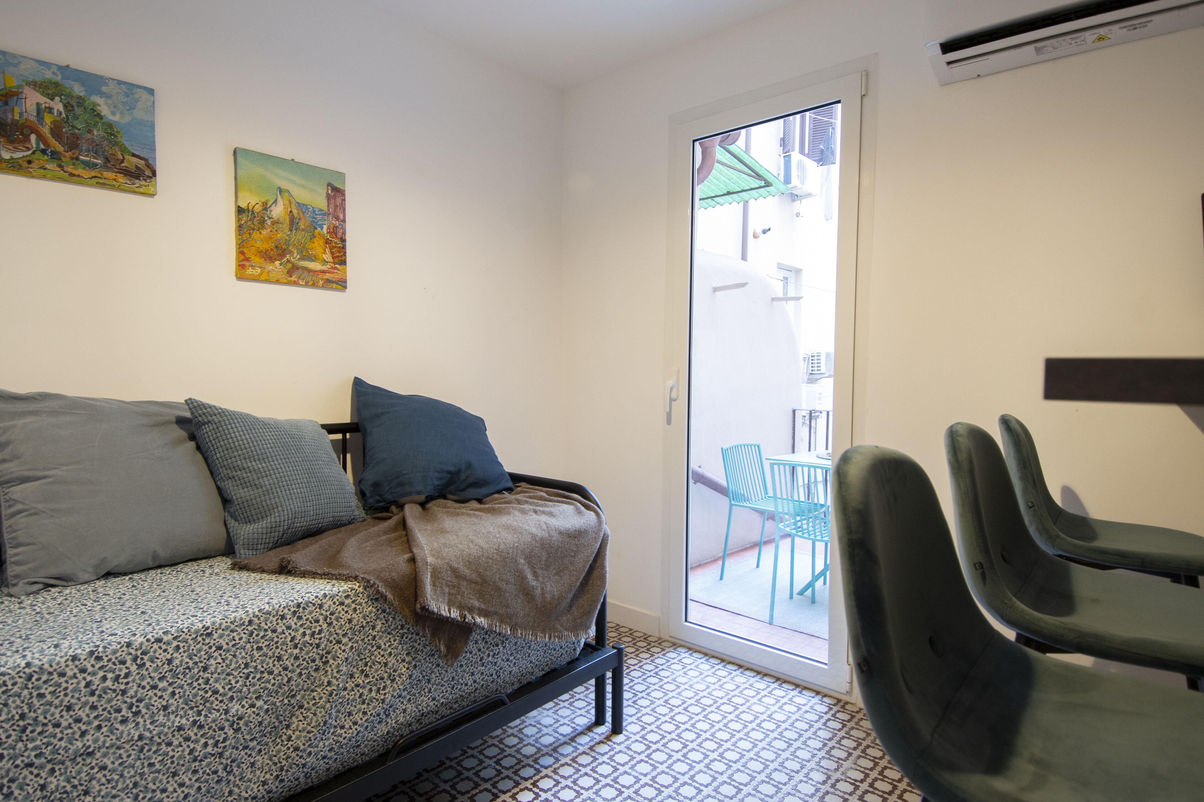 classic apartment | living area | 28-inch lcd tv with satellite channels, tv