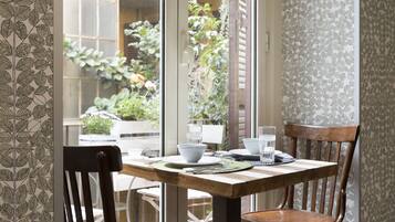 Frokostbuffé hver dag (mot et tillegg)