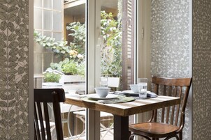 Se ofrece un desayuno bufé todos los días (por un coste adicional)