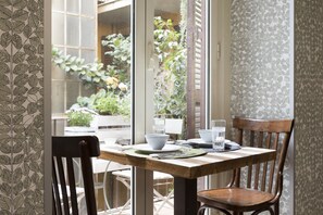 Daily buffet breakfast for a fee