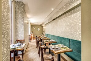 Desayuno buffet todos los días (con cargo)