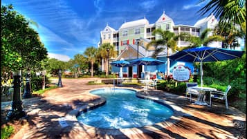 3 piscinas al aire libre, sombrillas, tumbonas