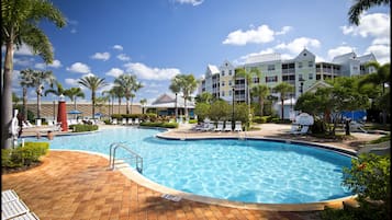 3 outdoor pools, pool umbrellas, sun loungers