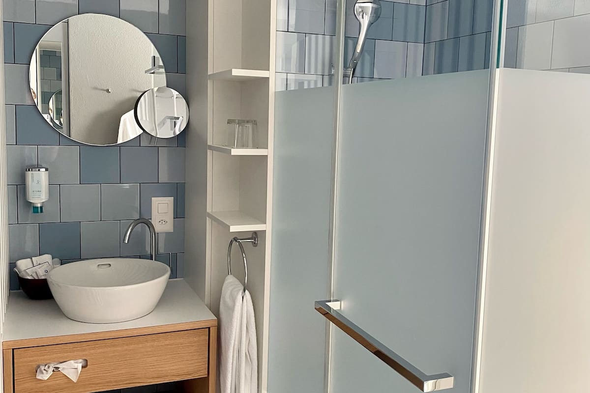 business double room | 1 bedroom, down duvets, minibar, in-room safe