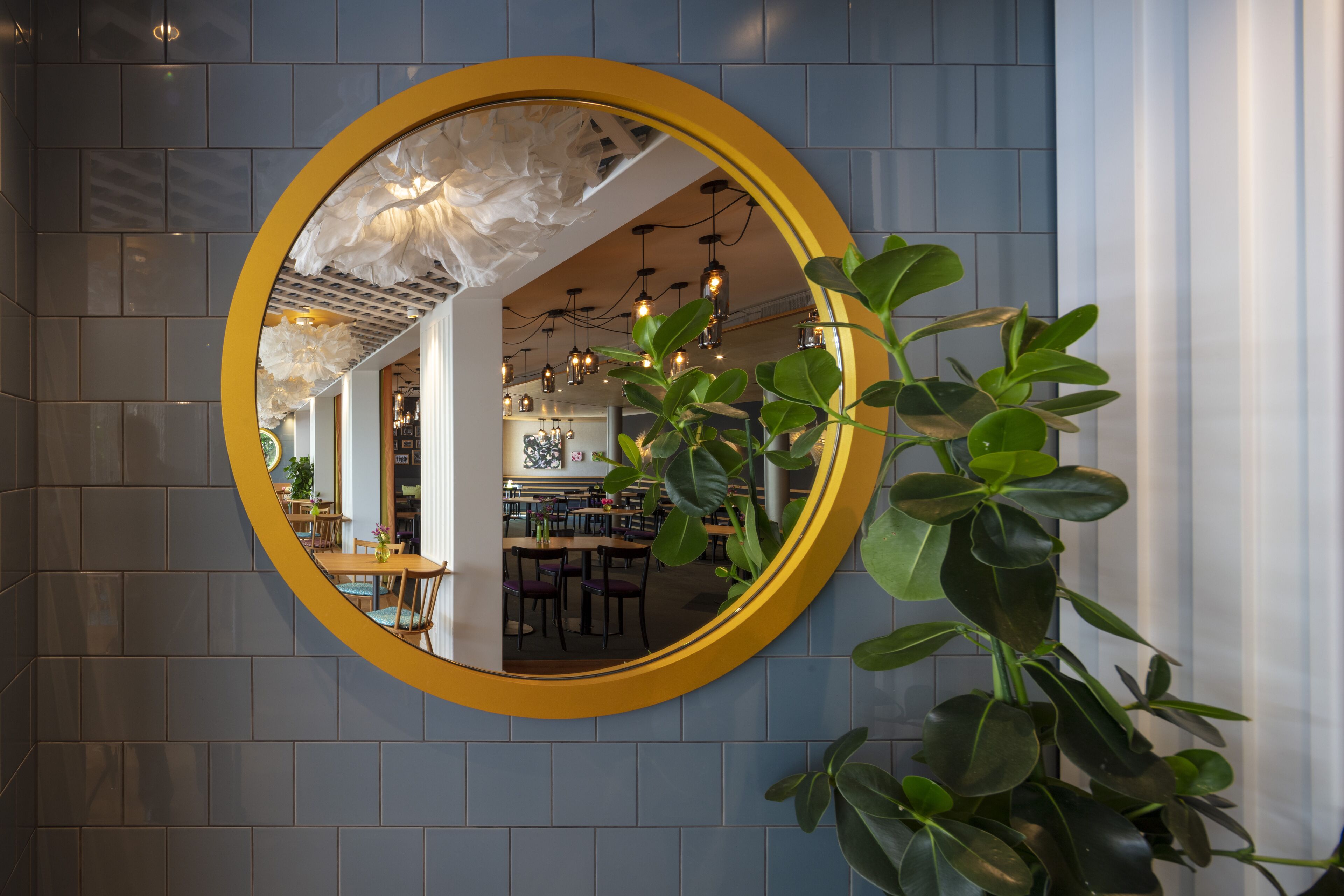 2 restaurants, breakfast, lunch, dinner served; thai cuisine