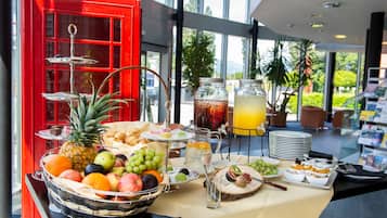 Free daily buffet breakfast