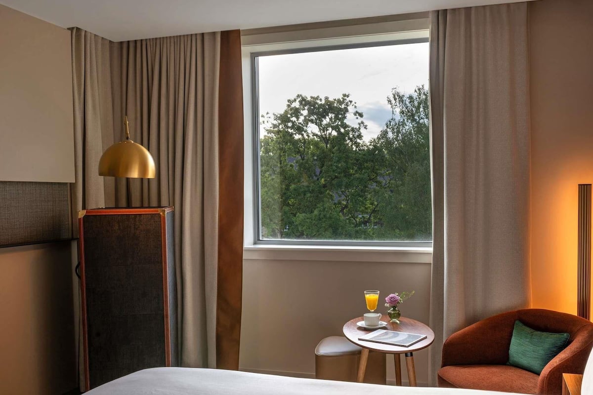 Classic Room (Twin Bed) | Premium bedding, memory foam beds, free minibar items, in-room safe