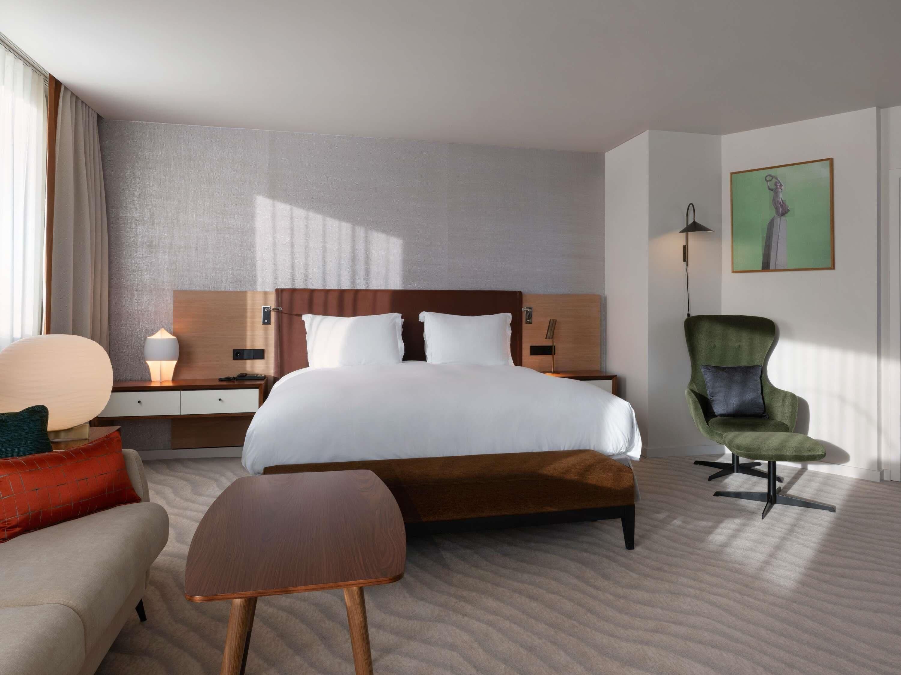 Suite, 1 Tempat Tidur King (Prestige. Panoramic View) | Seprai premium, busa memori, isi minibar gratis, dan brankas