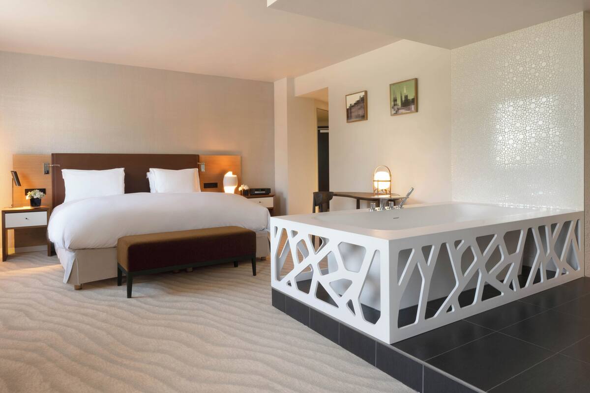 1 bedroom, premium bedding, free minibar items, in-room safe