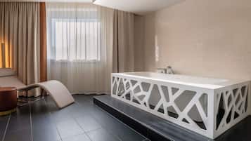 1 Schlafzimmer, hochwertige Bettwaren, Betten mit Memory-Foam-Matratzen