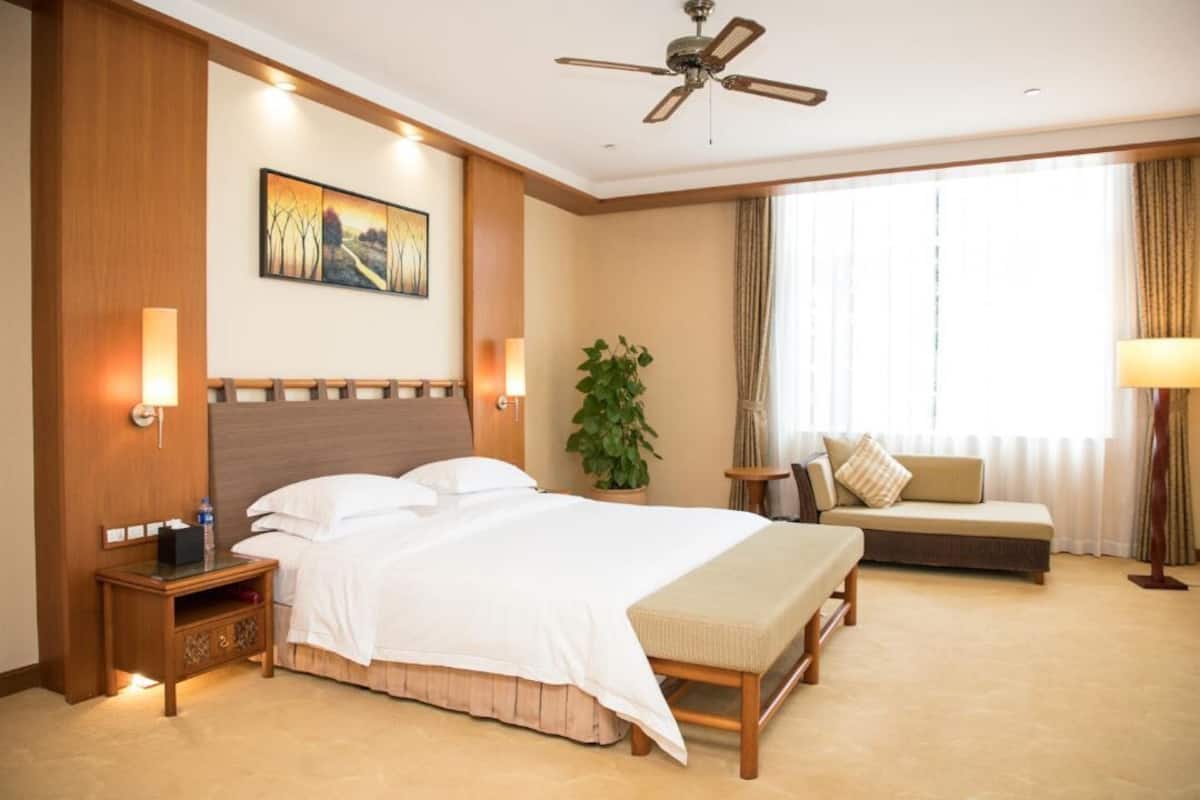 Suite Superior | Minibar, brankas, meja kerja, dan tirai kedap cahaya