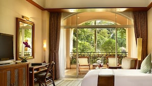 A hotel room with a large window, a bed, a desk, and a chair. - Hillview Golf Hotel (Dongguan)