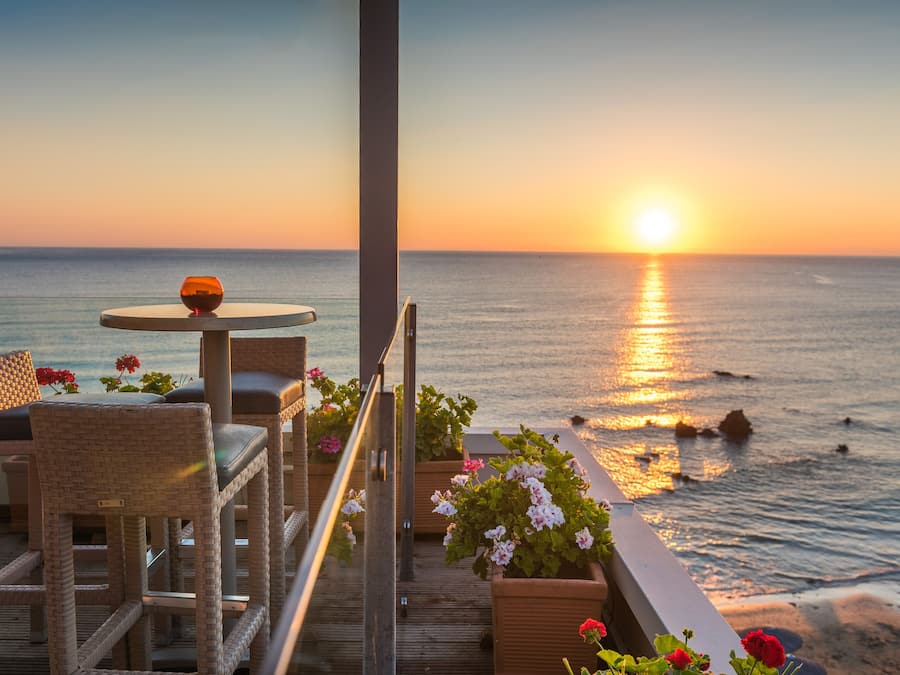 Bar met dakterras, zeezicht, dagelijks geopend