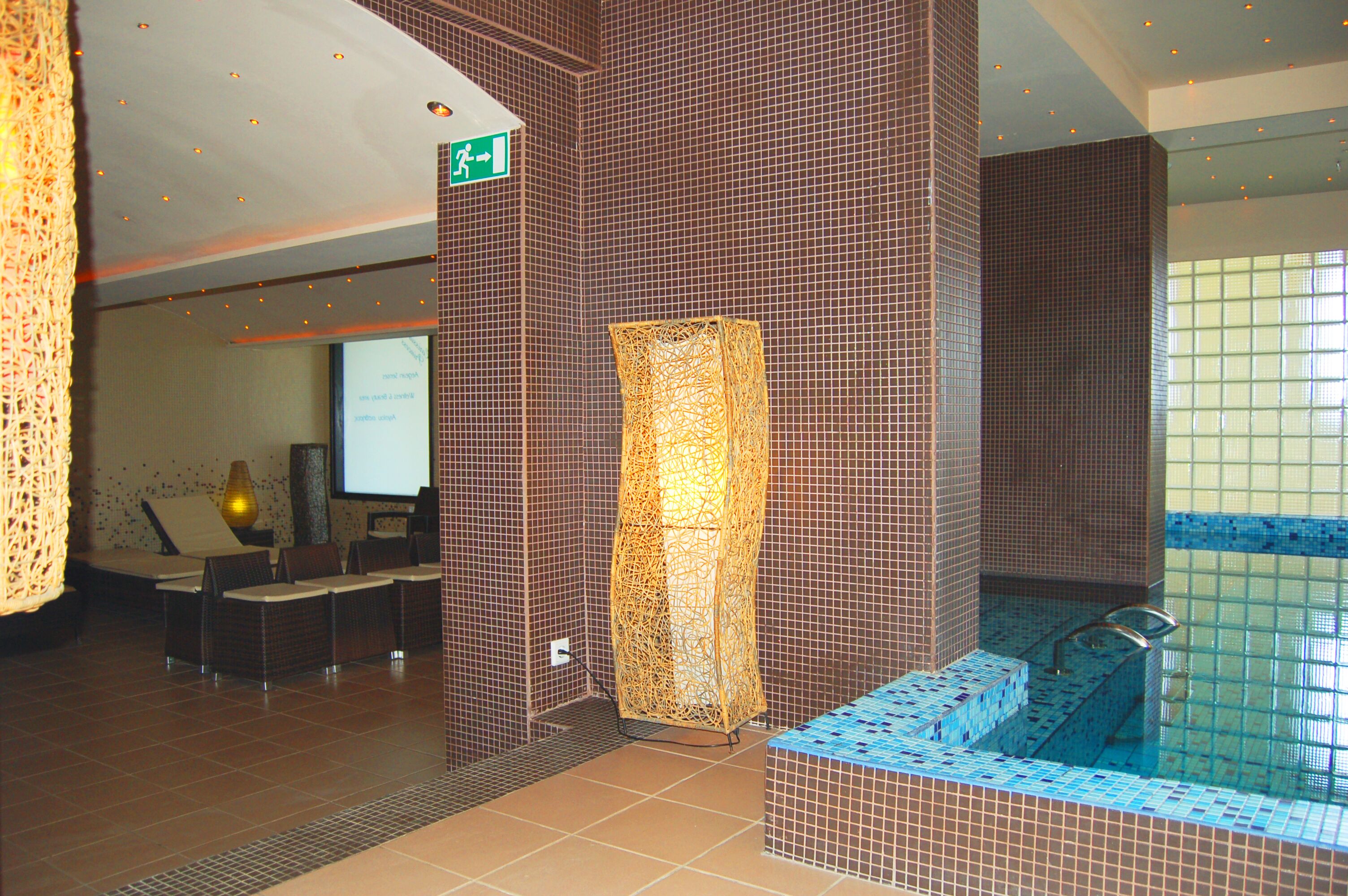 hot tub, steam room, body treatments, aromatherapy, hot stone massages