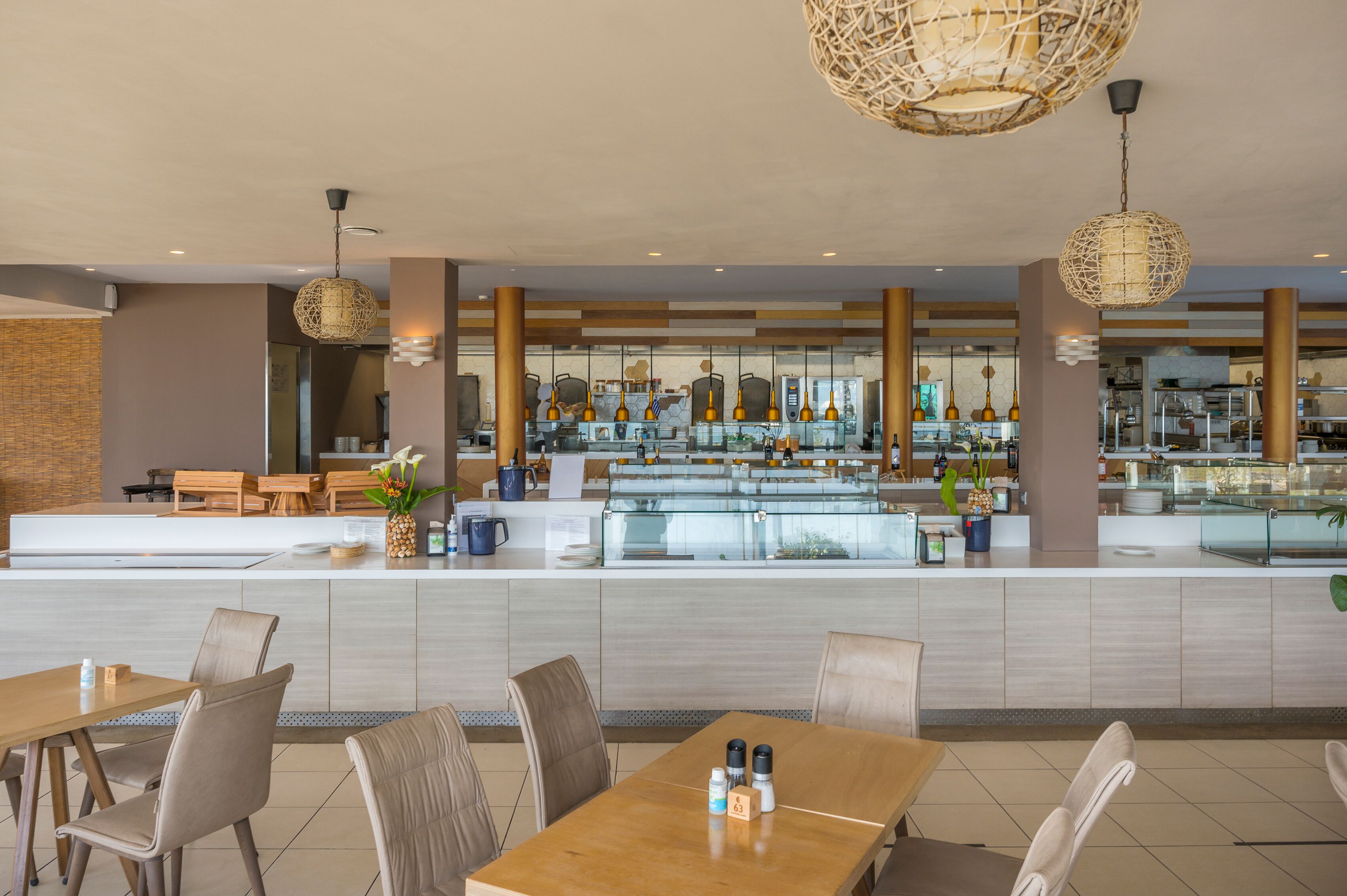 2 restaurants, breakfast, lunch, dinner served; greek cuisine