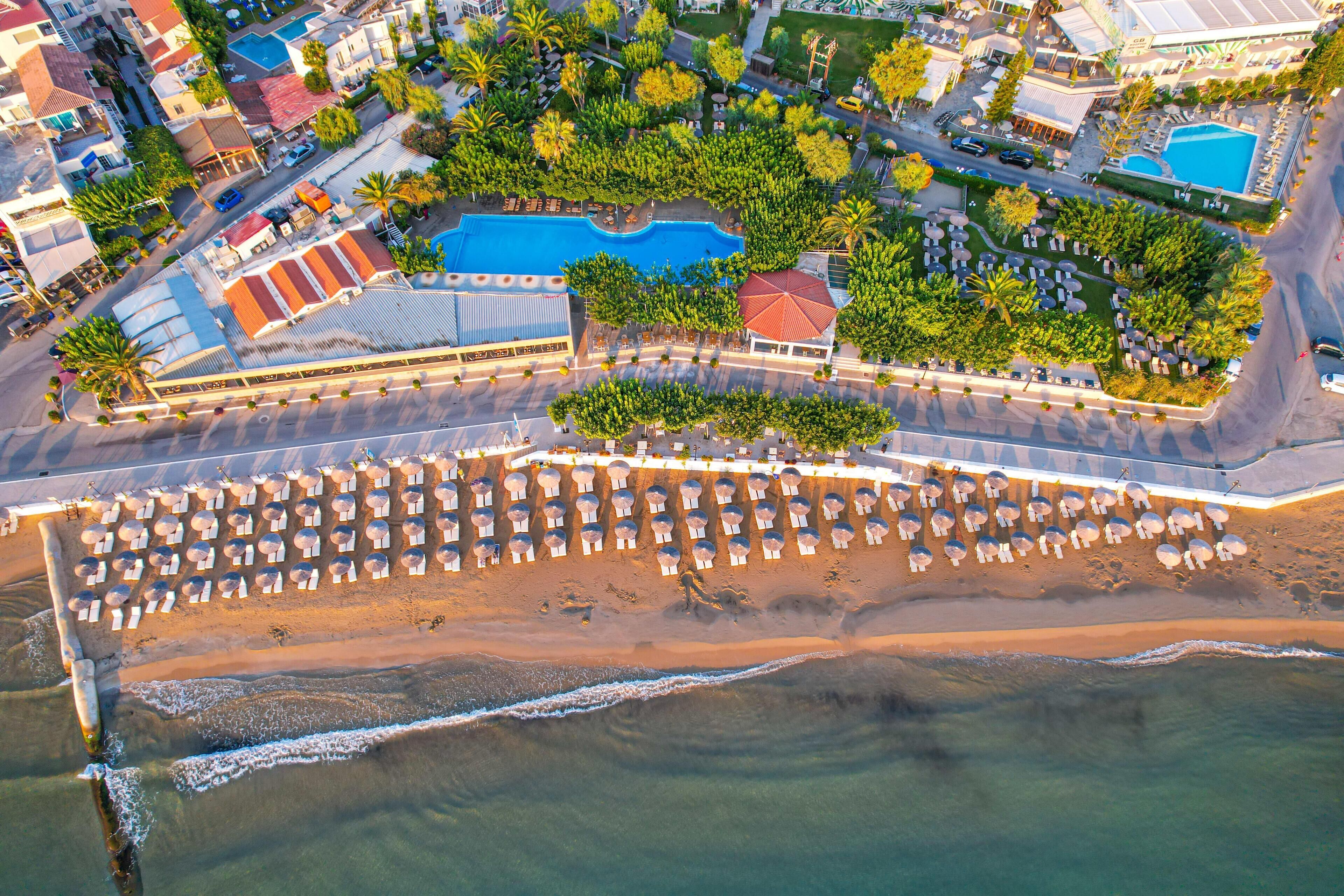 Privat strand i närheten, solstolar, parasoller och strandhanddukar