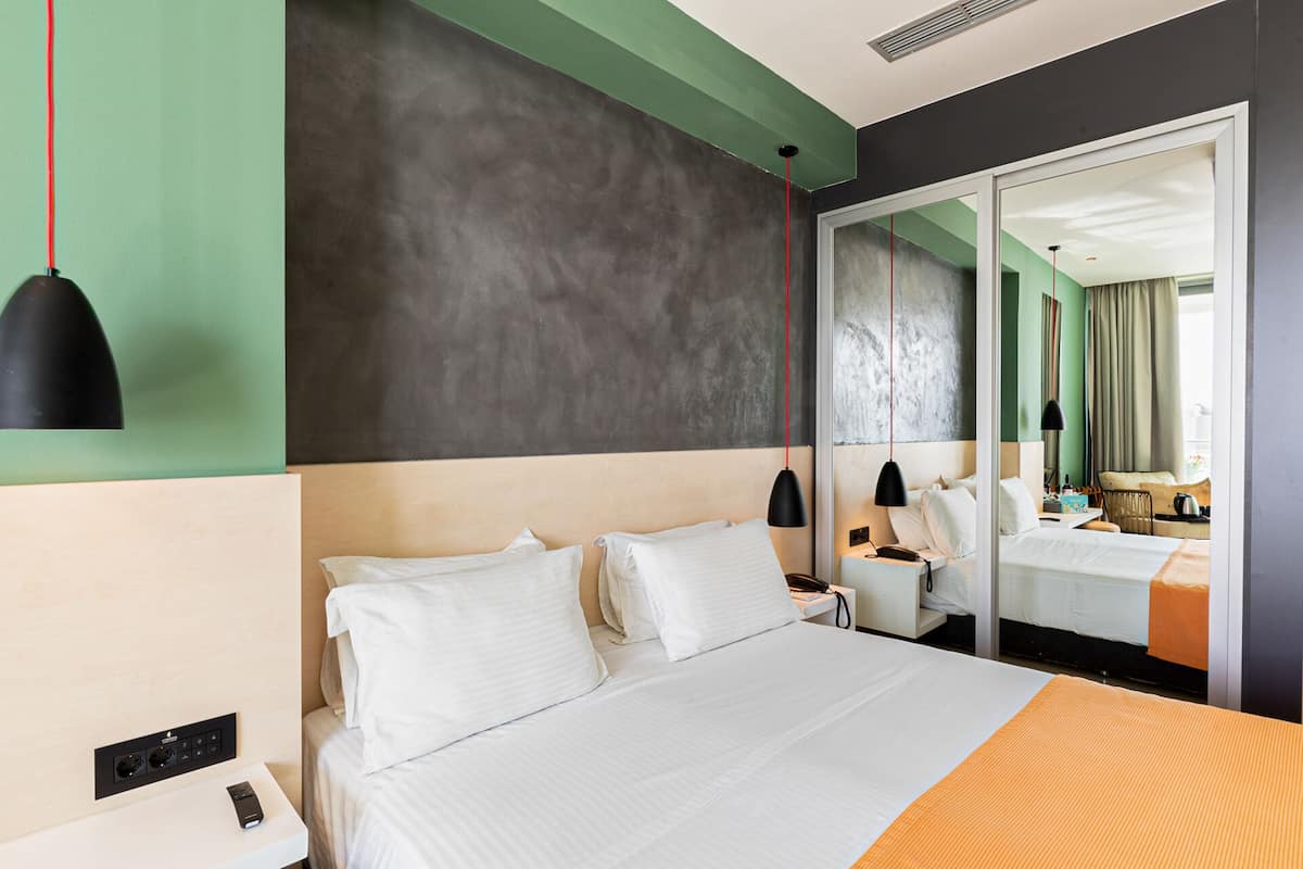 1 bedroom, hypo-allergenic bedding, in-room safe, desk