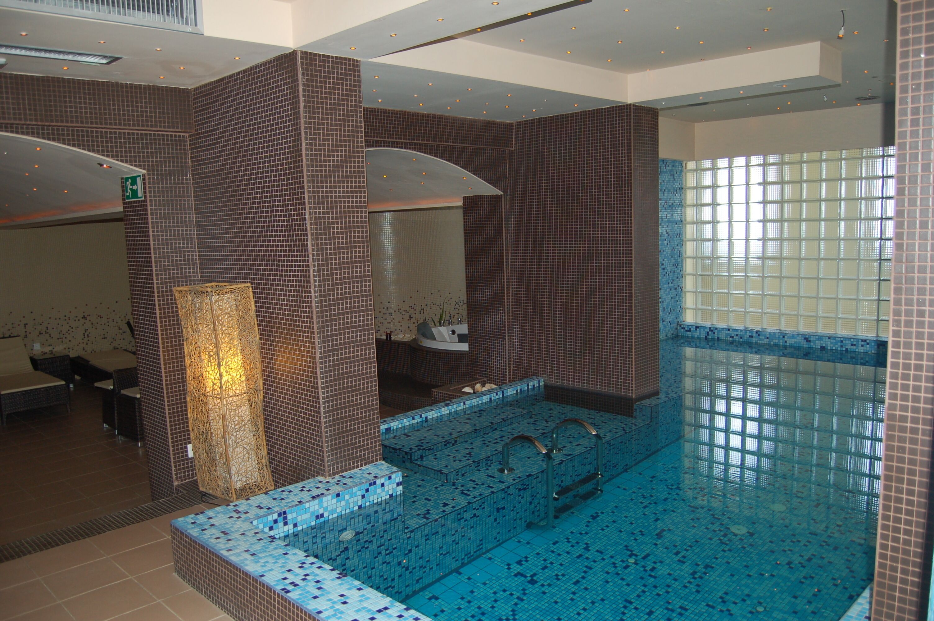 hot tub, steam room, body treatments, aromatherapy, hot stone massages