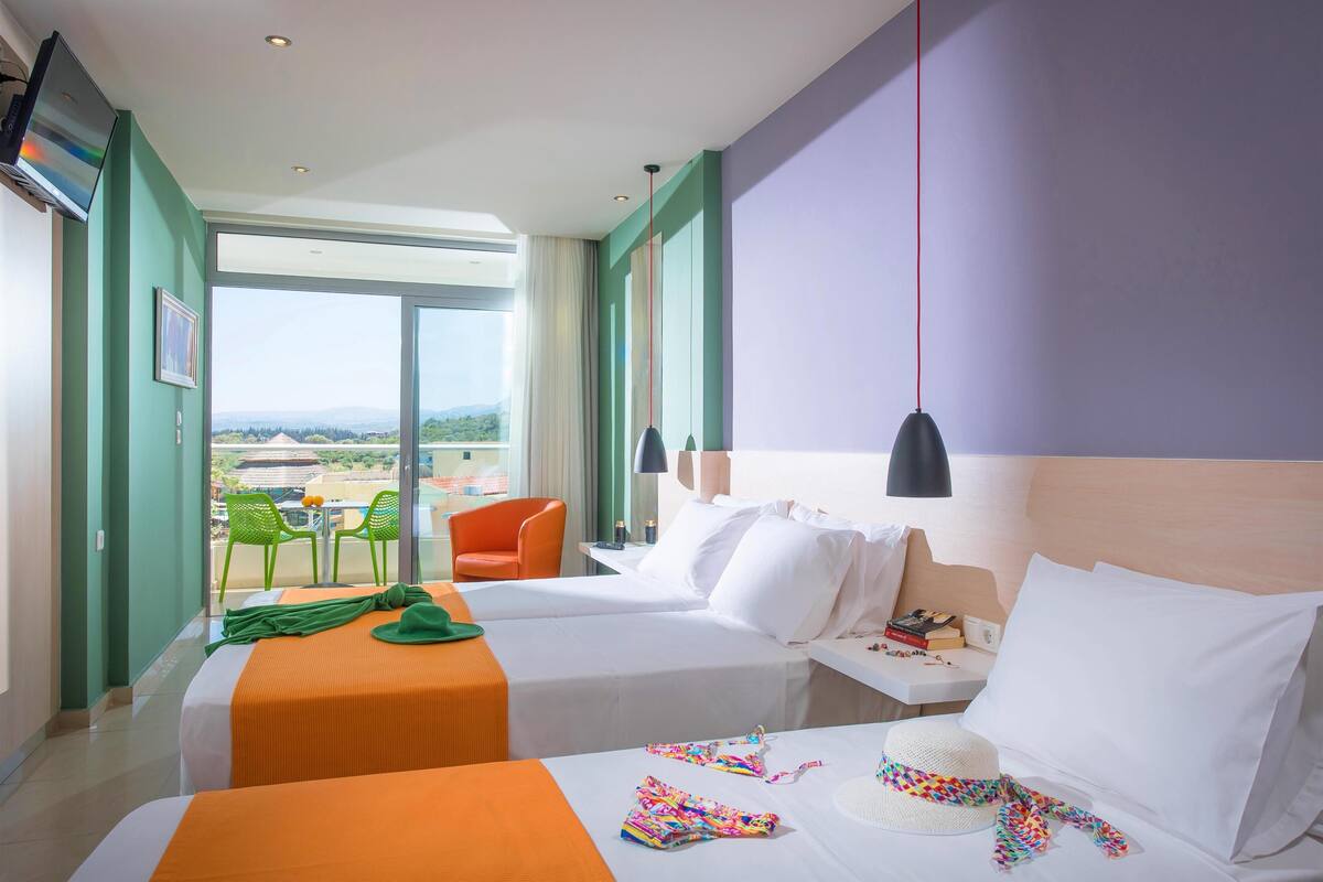 Triple Room | Hypo-allergenic bedding available, in-room safe, desk, blackout drapes