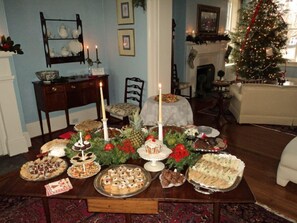 Free daily cooked-to-order breakfast 