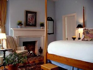 Premium bedding, free minibar, iron/ironing board, rollaway beds