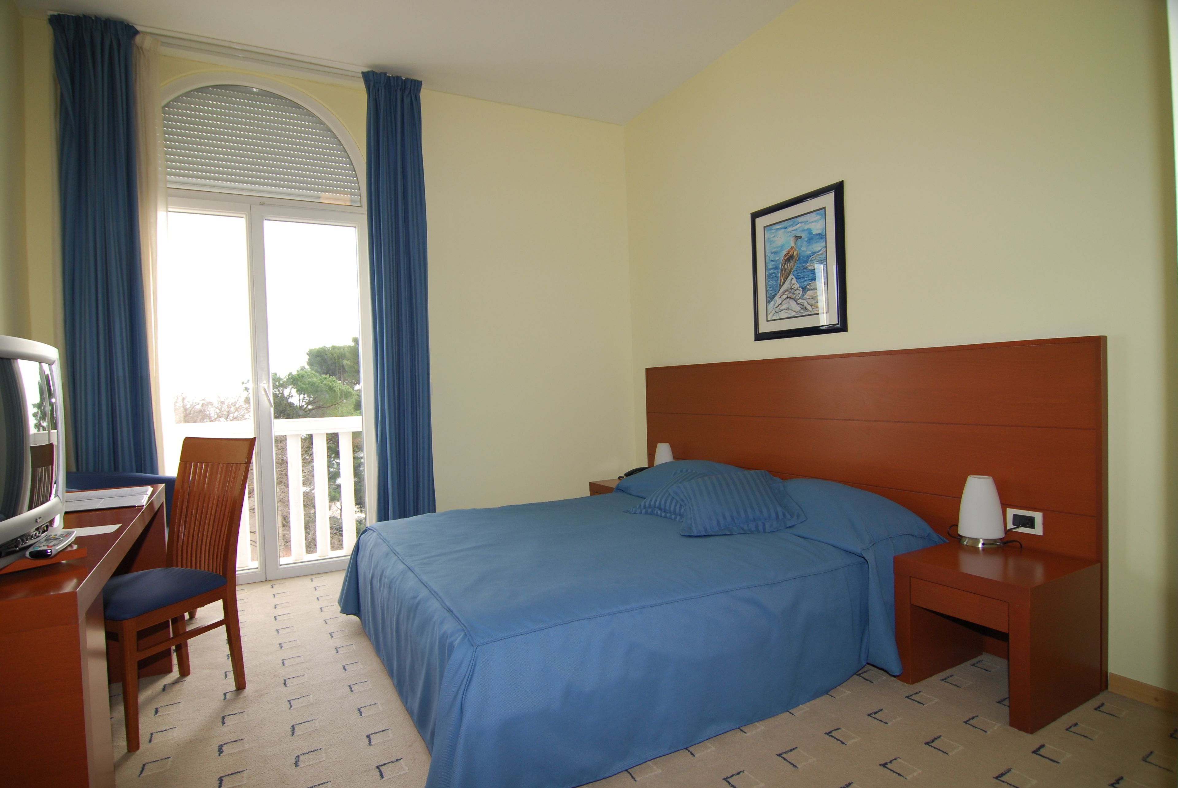 Doppelzimmer, Meerseite | Minibar, Zimmersafe, Schreibtisch, Verdunkelungsvorhänge