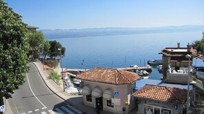 Tweepersoonskamer, uitzicht op zee | Uitzicht op strand/zee