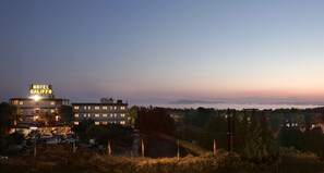 Façade de l’hébergement - soirée/nuit