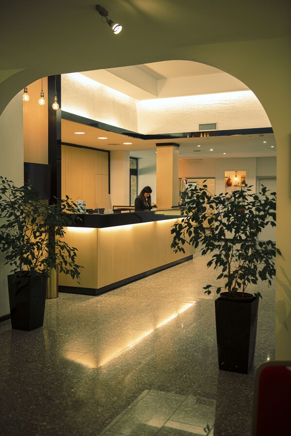 Reception - Hotel Califfo (Quartu Sant'Elena)