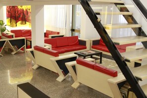 Lobby sitting area - Hotel Califfo (Quartu Sant'Elena)
