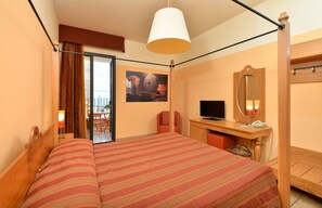 Deluxe Double Room | Minibar, desk, blackout drapes, soundproofing - Il Tabacchificio Hotel (Gagliano del Capo)