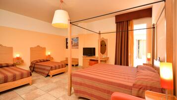 Camera quadrupla | Minibar, una scrivania, tende oscuranti, insonorizzazione