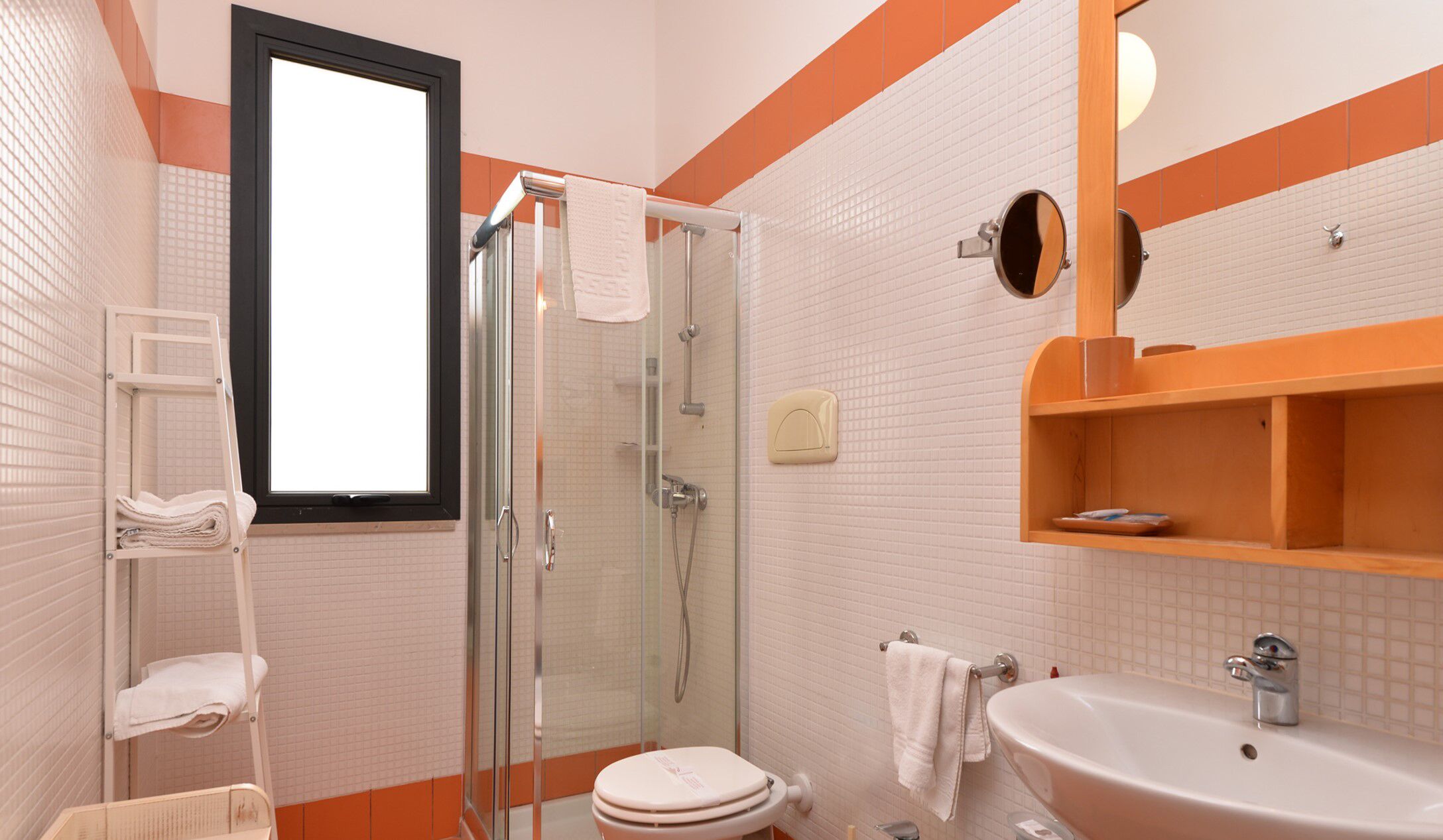 superior double room | bathroom | free toiletries, hair dryer, bidet, towels