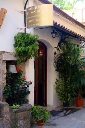 Exterior - Sorrento Town Suites (Sorrento)
