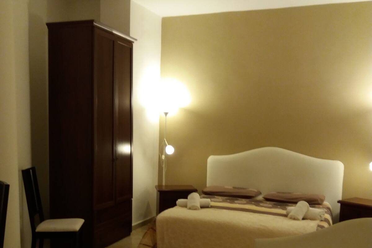 Habitación económica doble | Caja fuerte, cunas (de pago), wifi