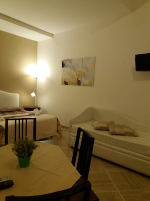 Economy Double Room | In-room safe, cribs/infant beds, WiFi