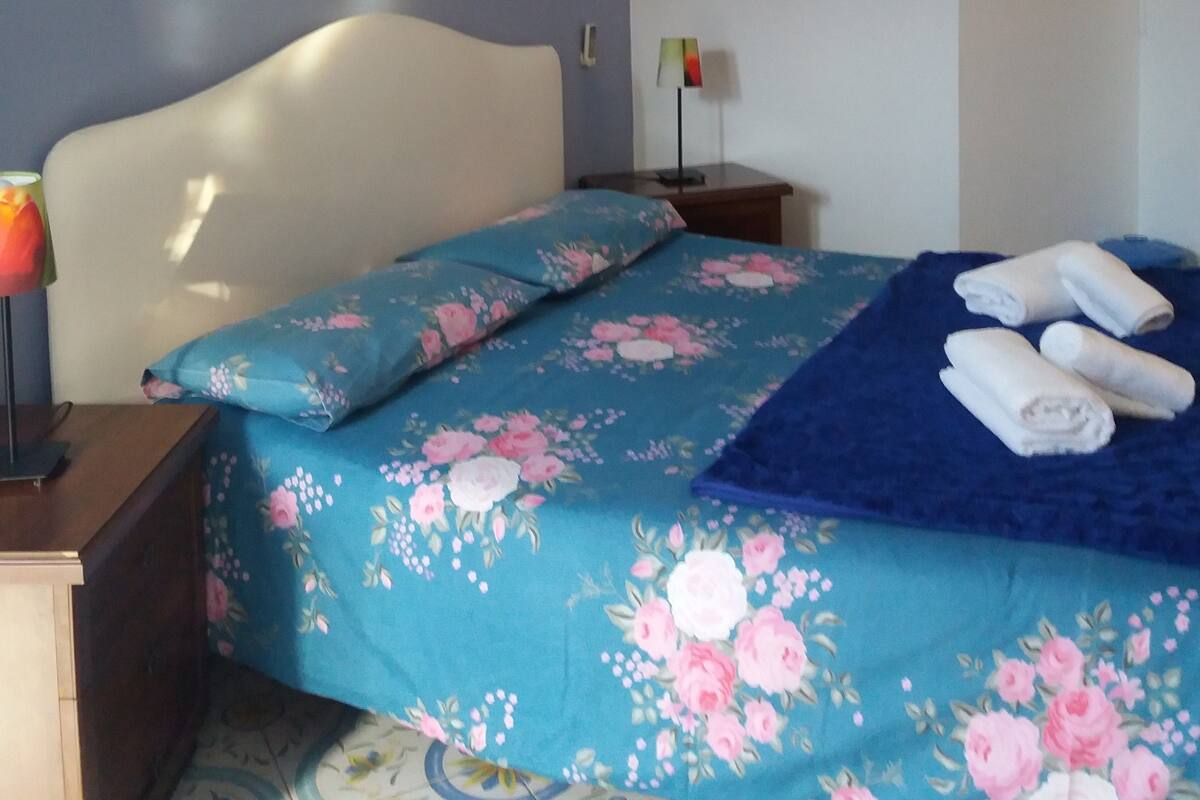 Habitación con 1 cama doble o 2 individuales | Caja fuerte, cunas (de pago), wifi