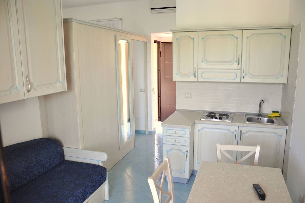 fridge, stovetop, espresso maker