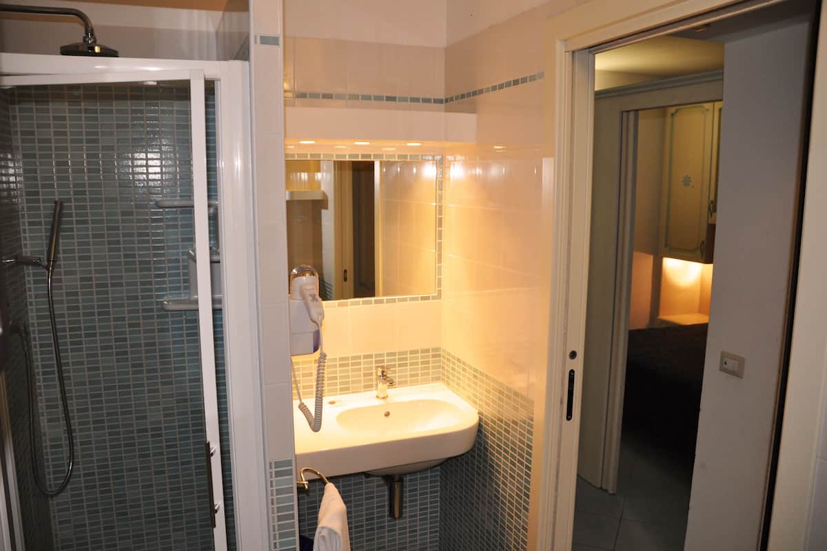 1 bedroom, premium bedding, pillow-top beds, in-room safe