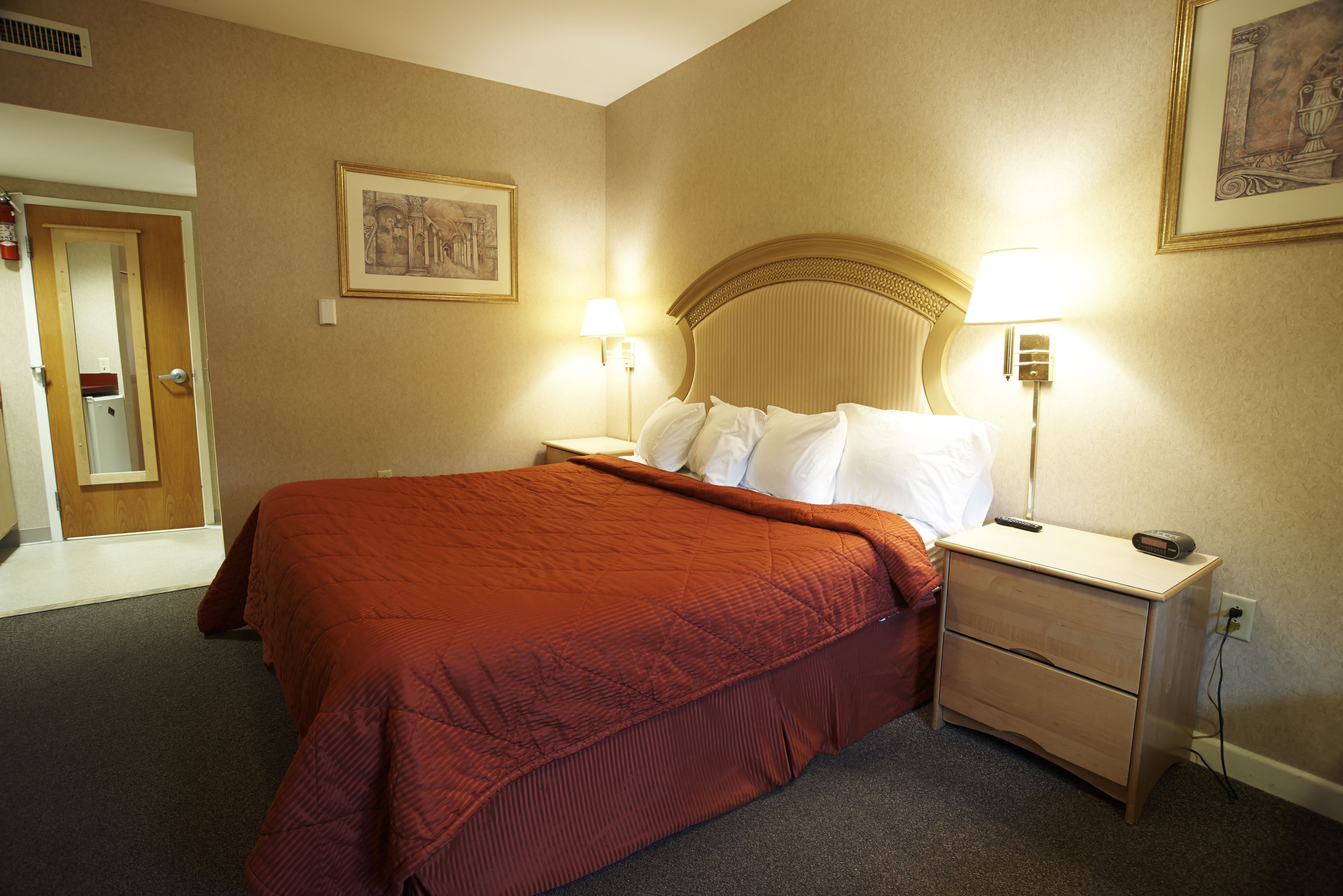 Standard Room, 1 King Bed | Premium bedding, individually decorated, individually furnished, desk