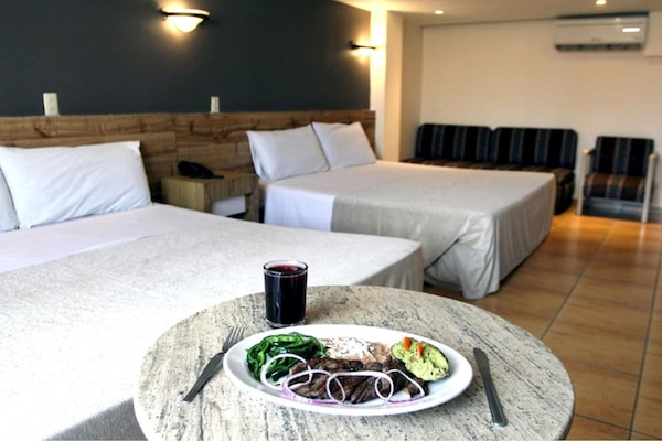 Ka Suite | Free WiFi, bed sheets