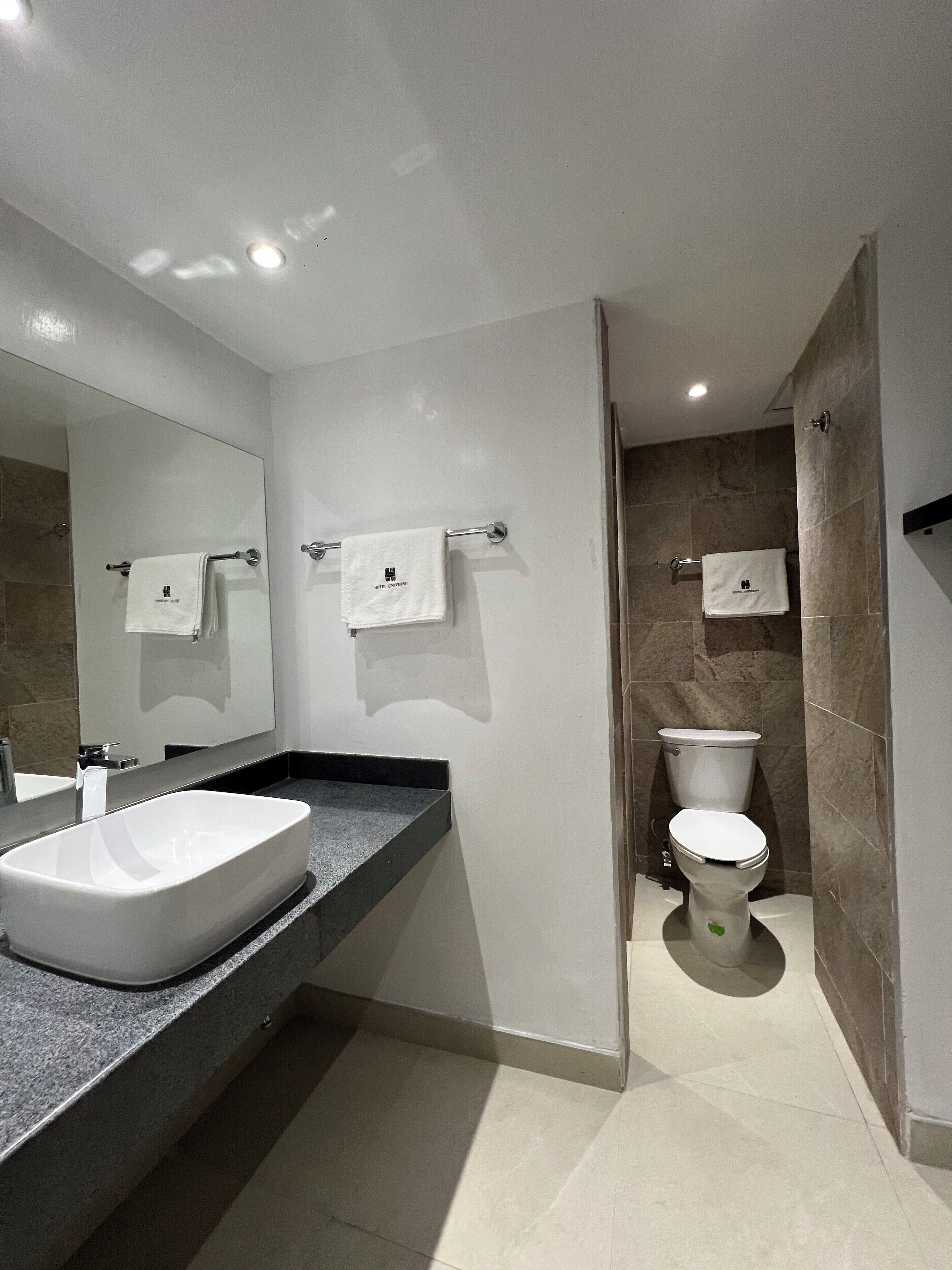 Ka Suite | Bathroom | Shower, towels