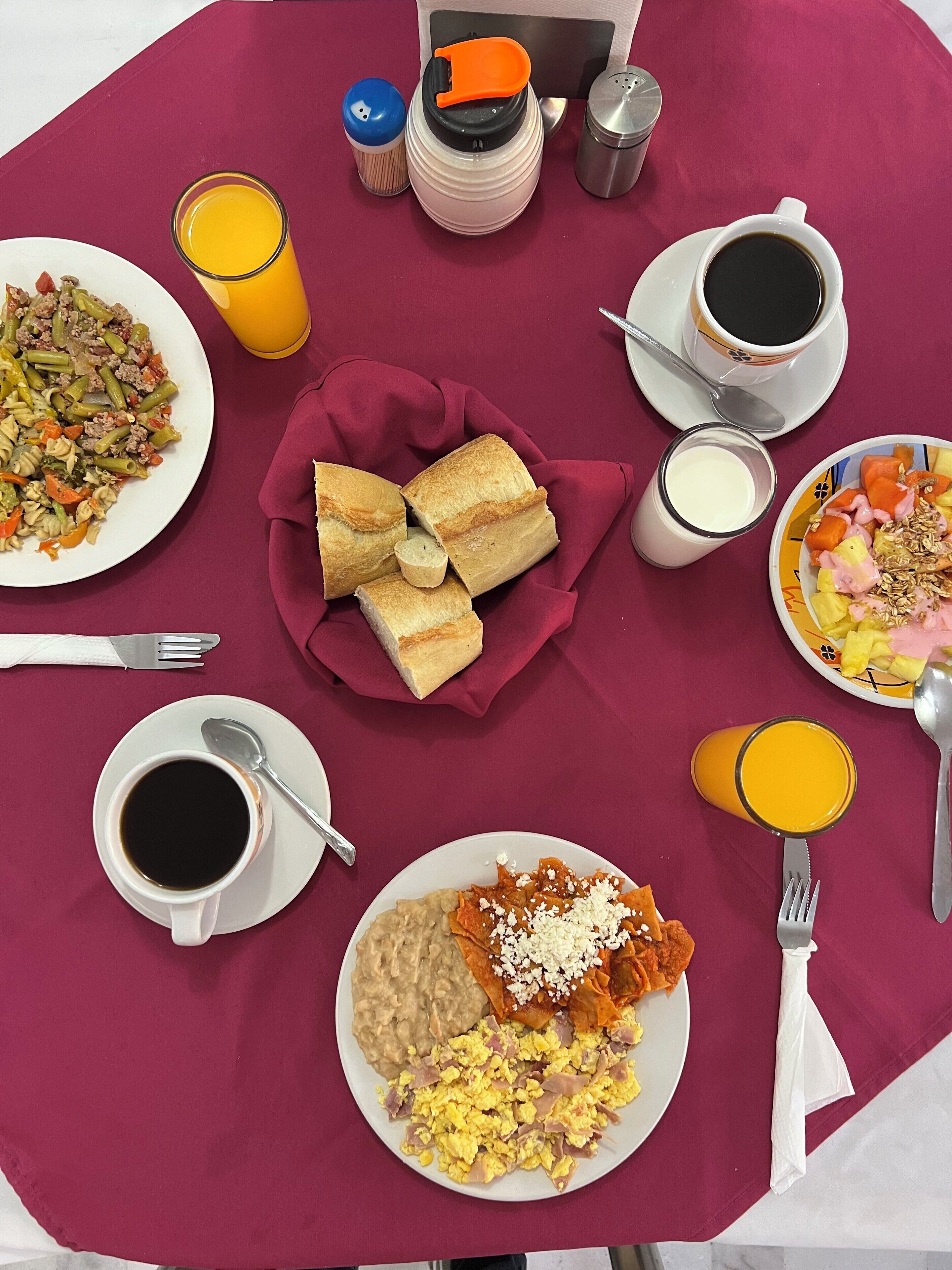 Desayuno buffet (MXN 175 por persona) 