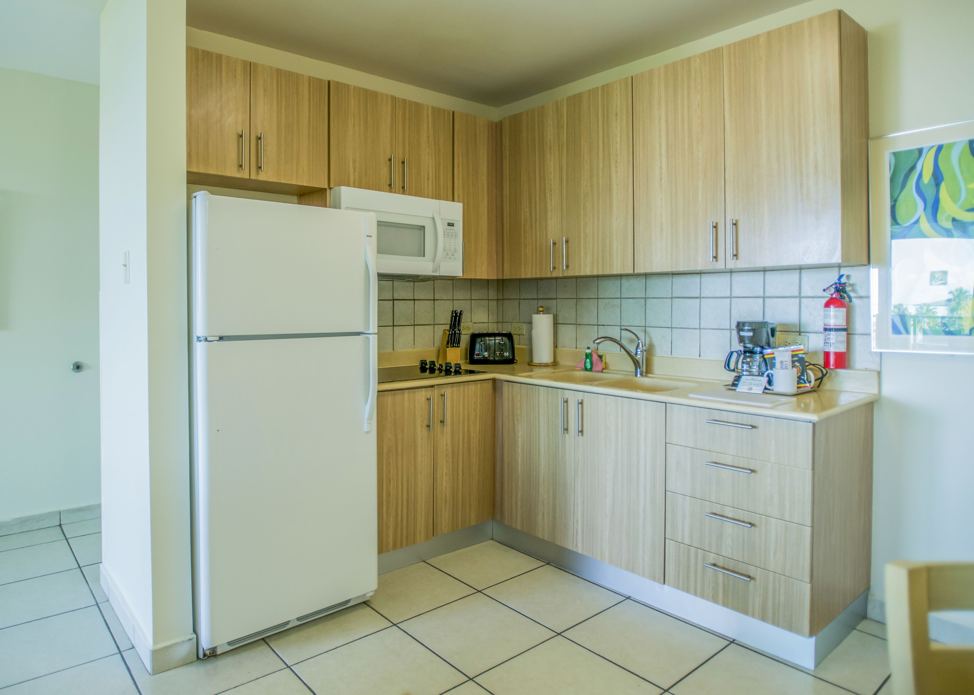 suite, 2 bedrooms | private kitchen | microwave, coffee/tea maker