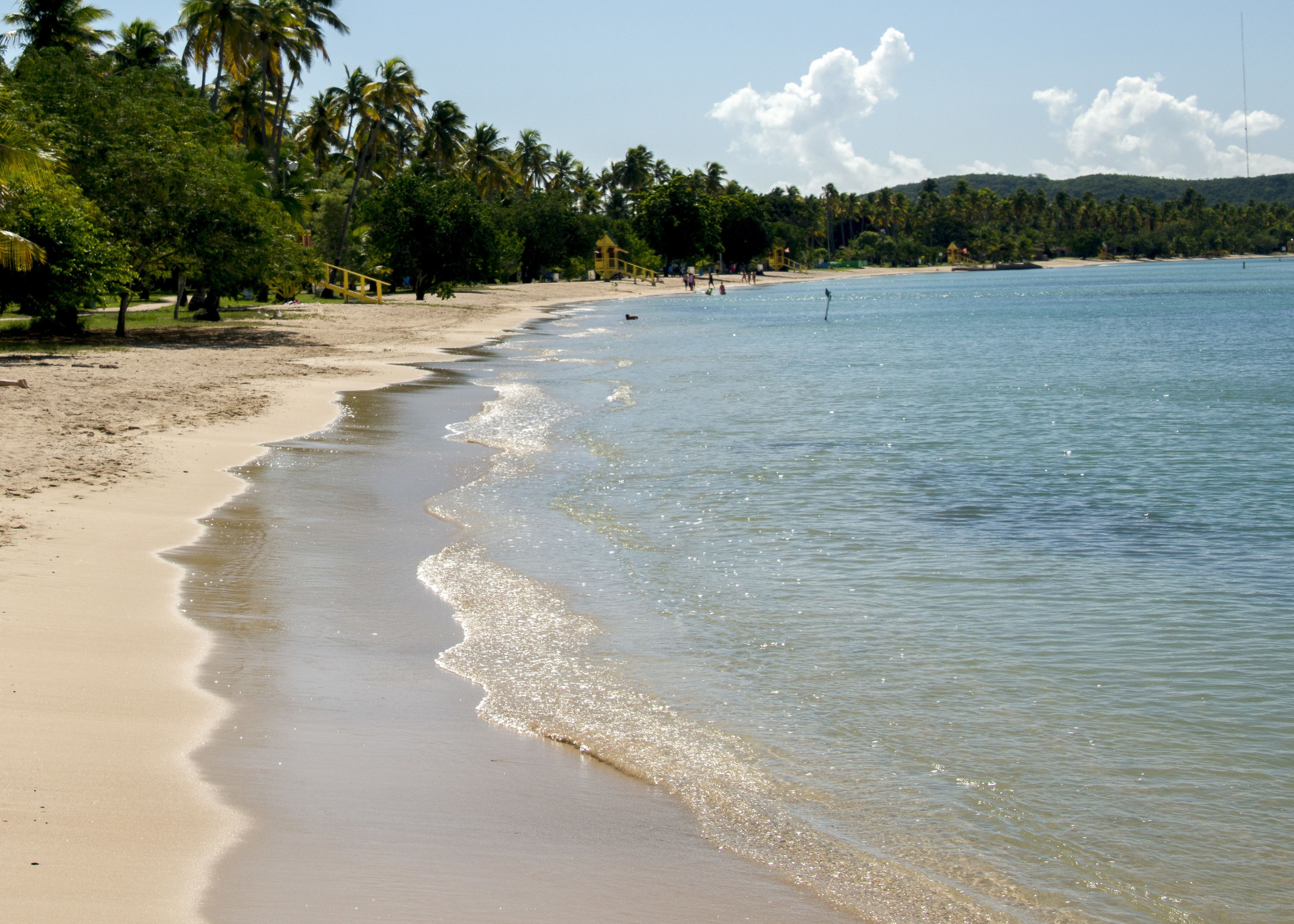 Beach nearby, white sand, beach towels